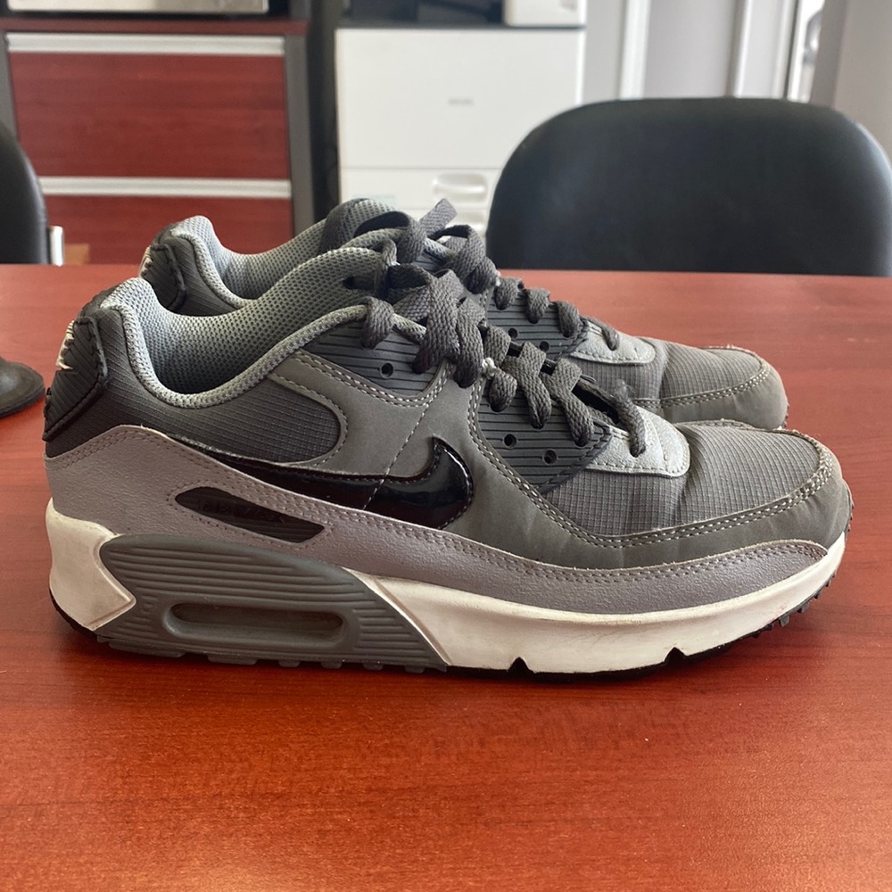 Nike air max size 6 grey and black